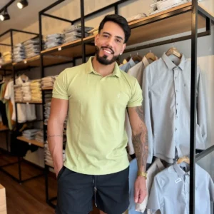 Camisa polo gola V